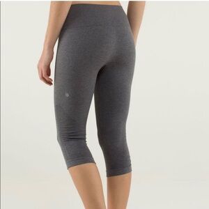 Lululemon Athletica in the flow capri Pants Size 4 Gray Ruched Capris